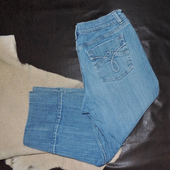 NorthCrest - Women's Capri Jean w/Cuffed Hem - Picture 1 of 7